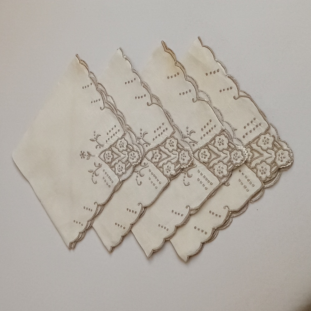 Linen Napkins Set of 4. Authentic hand embroidery from Madeira Island, Portugal